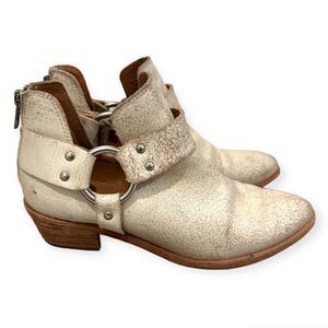 FRYE Ray Harness Women Size 7M  Leather Ankle Boot Distressed Off White